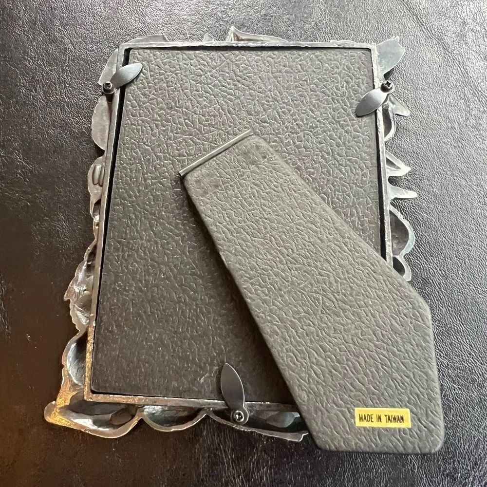 Metal Shell Picture Frame - Picture 3 of 3